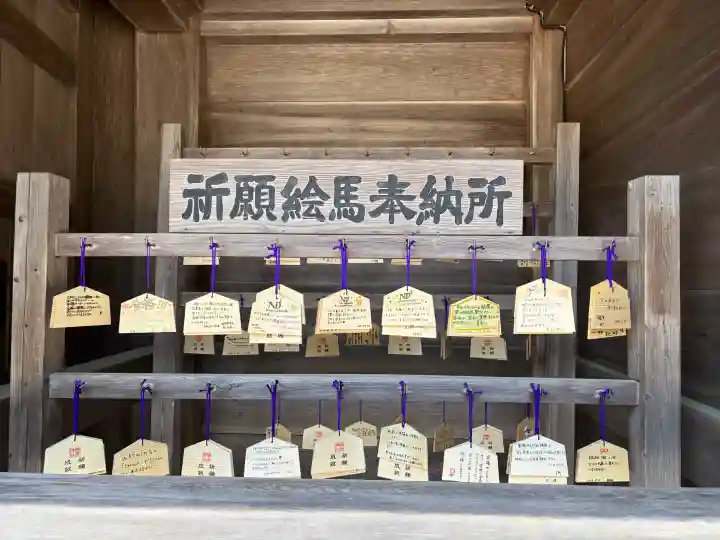 彌彦神社の{uncategorized: "未分類", other: "その他", undefined: "問題あり", building: "その他建物", grave: "お墓", sacred_gate: "鳥居", guardian: "狛犬", statue: "像", buddha: "仏像", history: "歴史", nature: "自然", garden: "庭園", animal: "動物", pagoda: "塔", temizu: "手水舎", mountain_gate: "山門・神門", sanctuary: "本殿・本堂", subordinate: "末社・摂社", art: "芸術", scenery: "景色", jizo: "地蔵", ema: "絵馬", goshuin: "御朱印", omikuji: "おみくじ", items: "授与品その他", amulet: "お守り", goshuincho: "御朱印帳", eats: "食事", festival: "お祭り", votive_dance: "神楽", shichigosan: "七五三参", wedding: "結婚式", experience: "体験その他", initially: "初詣", around: "周辺", anti_infection: "感染症対策"}