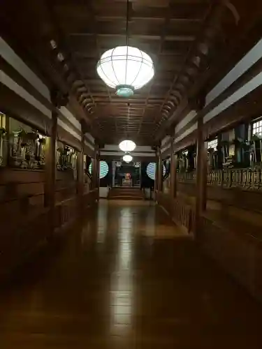 雲洞庵の{uncategorized: "未分類", other: "その他", undefined: "問題あり", building: "その他建物", grave: "お墓", sacred_gate: "鳥居", guardian: "狛犬", statue: "像", buddha: "仏像", history: "歴史", nature: "自然", garden: "庭園", animal: "動物", pagoda: "塔", temizu: "手水舎", mountain_gate: "山門・神門", sanctuary: "本殿・本堂", subordinate: "末社・摂社", art: "芸術", scenery: "景色", jizo: "地蔵", ema: "絵馬", goshuin: "御朱印", omikuji: "おみくじ", items: "授与品その他", amulet: "お守り", goshuincho: "御朱印帳", eats: "食事", festival: "お祭り", votive_dance: "神楽", shichigosan: "七五三参", wedding: "結婚式", experience: "体験その他", initially: "初詣", around: "周辺", anti_infection: "感染症対策"}