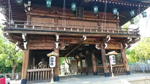 石切劔箭神社の山門