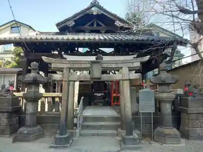 被官稲荷神社の鳥居