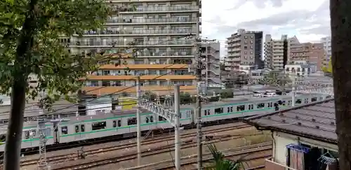 岩山稲荷神社の周辺