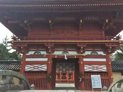 美濃國一宮　南宮大社の山門・神門