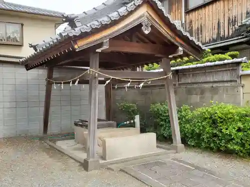 久々知須佐男神社の手水舎