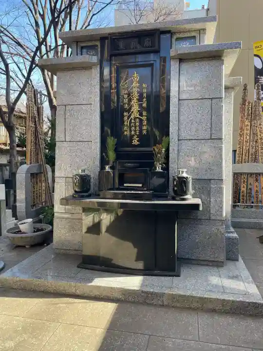 長元寺の{uncategorized: "未分類", other: "その他", undefined: "問題あり", building: "その他建物", grave: "お墓", sacred_gate: "鳥居", guardian: "狛犬", statue: "像", buddha: "仏像", history: "歴史", nature: "自然", garden: "庭園", animal: "動物", pagoda: "塔", temizu: "手水舎", mountain_gate: "山門・神門", sanctuary: "本殿・本堂", subordinate: "末社・摂社", art: "芸術", scenery: "景色", jizo: "地蔵", ema: "絵馬", goshuin: "御朱印", omikuji: "おみくじ", items: "授与品その他", amulet: "お守り", goshuincho: "御朱印帳", eats: "食事", festival: "お祭り", votive_dance: "神楽", shichigosan: "七五三参", wedding: "結婚式", experience: "体験その他", initially: "初詣", around: "周辺", anti_infection: "感染症対策"}