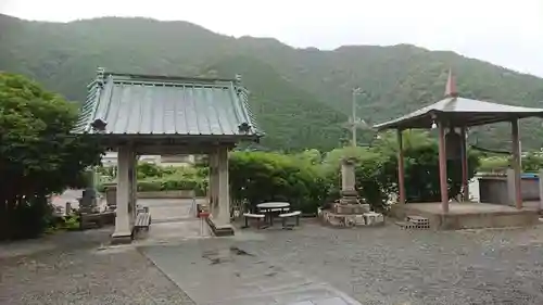 日蓮宗 法雲寺の山門・神門