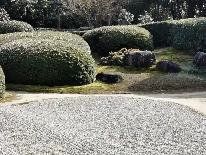 慈光院の{uncategorized: "未分類", other: "その他", undefined: "問題あり", building: "その他建物", grave: "お墓", sacred_gate: "鳥居", guardian: "狛犬", statue: "像", buddha: "仏像", history: "歴史", nature: "自然", garden: "庭園", animal: "動物", pagoda: "塔", temizu: "手水舎", mountain_gate: "山門・神門", sanctuary: "本殿・本堂", subordinate: "末社・摂社", art: "芸術", scenery: "景色", jizo: "地蔵", ema: "絵馬", goshuin: "御朱印", omikuji: "おみくじ", items: "授与品その他", amulet: "お守り", goshuincho: "御朱印帳", eats: "食事", festival: "お祭り", votive_dance: "神楽", shichigosan: "七五三参", wedding: "結婚式", experience: "体験その他", initially: "初詣", around: "周辺", anti_infection: "感染症対策"}