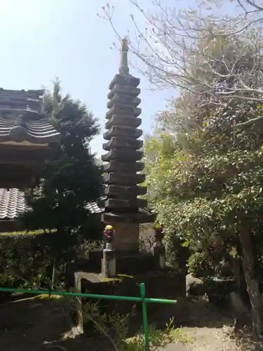 法厳尼寺の塔