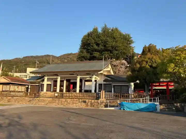 兵庫縣神戸護國神社の{uncategorized: "未分類", other: "その他", undefined: "問題あり", building: "その他建物", grave: "お墓", sacred_gate: "鳥居", guardian: "狛犬", statue: "像", buddha: "仏像", history: "歴史", nature: "自然", garden: "庭園", animal: "動物", pagoda: "塔", temizu: "手水舎", mountain_gate: "山門・神門", sanctuary: "本殿・本堂", subordinate: "末社・摂社", art: "芸術", scenery: "景色", jizo: "地蔵", ema: "絵馬", goshuin: "御朱印", omikuji: "おみくじ", items: "授与品その他", amulet: "お守り", goshuincho: "御朱印帳", eats: "食事", festival: "お祭り", votive_dance: "神楽", shichigosan: "七五三参", wedding: "結婚式", experience: "体験その他", initially: "初詣", around: "周辺", anti_infection: "感染症対策"}