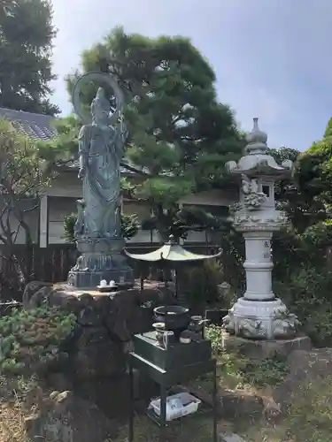 西福寺の像