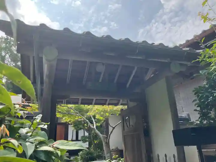 仮宿庵の山門・神門