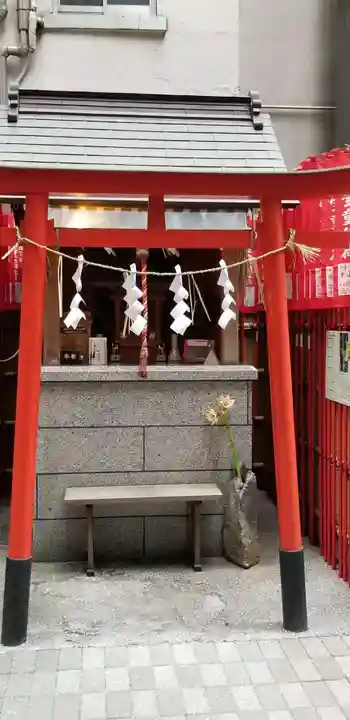 宝童稲荷神社の鳥居