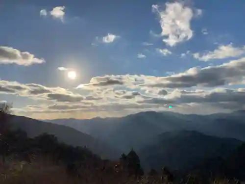 玉置神社の{uncategorized: "未分類", other: "その他", undefined: "問題あり", building: "その他建物", grave: "お墓", sacred_gate: "鳥居", guardian: "狛犬", statue: "像", buddha: "仏像", history: "歴史", nature: "自然", garden: "庭園", animal: "動物", pagoda: "塔", temizu: "手水舎", mountain_gate: "山門・神門", sanctuary: "本殿・本堂", subordinate: "末社・摂社", art: "芸術", scenery: "景色", jizo: "地蔵", ema: "絵馬", goshuin: "御朱印", omikuji: "おみくじ", items: "授与品その他", amulet: "お守り", goshuincho: "御朱印帳", eats: "食事", festival: "お祭り", votive_dance: "神楽", shichigosan: "七五三参", wedding: "結婚式", experience: "体験その他", initially: "初詣", around: "周辺", anti_infection: "感染症対策"}