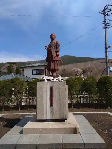 伊奈神社の像