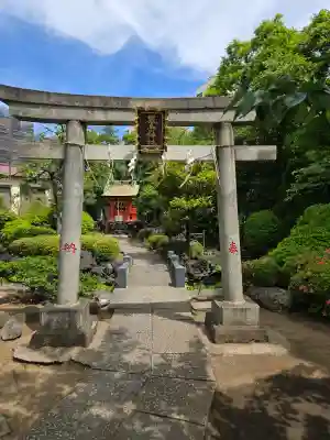天祖諏訪神社の{uncategorized: "未分類", other: "その他", undefined: "問題あり", building: "その他建物", grave: "お墓", sacred_gate: "鳥居", guardian: "狛犬", statue: "像", buddha: "仏像", history: "歴史", nature: "自然", garden: "庭園", animal: "動物", pagoda: "塔", temizu: "手水舎", mountain_gate: "山門・神門", sanctuary: "本殿・本堂", subordinate: "末社・摂社", art: "芸術", scenery: "景色", jizo: "地蔵", ema: "絵馬", goshuin: "御朱印", omikuji: "おみくじ", items: "授与品その他", amulet: "お守り", goshuincho: "御朱印帳", eats: "食事", festival: "お祭り", votive_dance: "神楽", shichigosan: "七五三参", wedding: "結婚式", experience: "体験その他", initially: "初詣", around: "周辺", anti_infection: "感染症対策"}