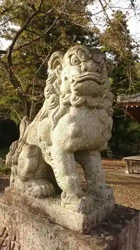 三柱神社（駒場町）の狛犬