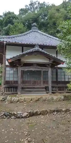 瀧岸寺の本殿