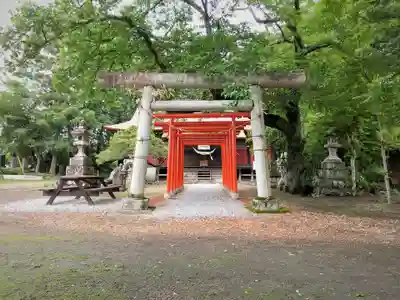 与作稲荷神社の鳥居