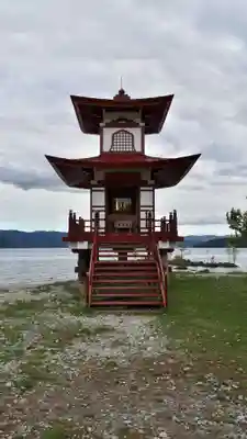 浮見堂の本殿・本堂