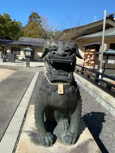 三重縣護國神社の狛犬