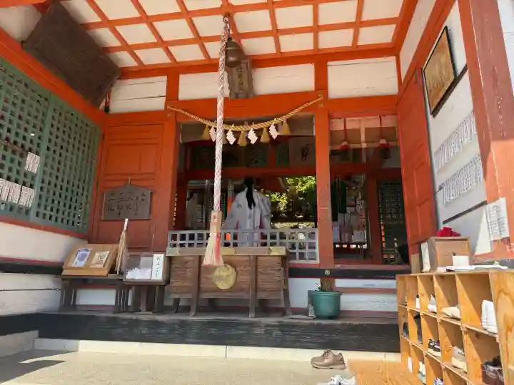 粉河産土神社(たのもしの宮)の{uncategorized: "未分類", other: "その他", undefined: "問題あり", building: "その他建物", grave: "お墓", sacred_gate: "鳥居", guardian: "狛犬", statue: "像", buddha: "仏像", history: "歴史", nature: "自然", garden: "庭園", animal: "動物", pagoda: "塔", temizu: "手水舎", mountain_gate: "山門・神門", sanctuary: "本殿・本堂", subordinate: "末社・摂社", art: "芸術", scenery: "景色", jizo: "地蔵", ema: "絵馬", goshuin: "御朱印", omikuji: "おみくじ", items: "授与品その他", amulet: "お守り", goshuincho: "御朱印帳", eats: "食事", festival: "お祭り", votive_dance: "神楽", shichigosan: "七五三参", wedding: "結婚式", experience: "体験その他", initially: "初詣", around: "周辺", anti_infection: "感染症対策"}
