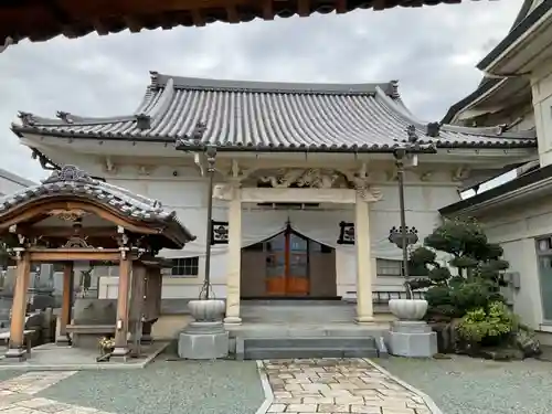 蓮長寺の本殿・本堂