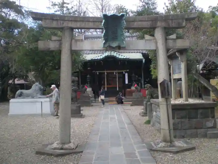 三囲神社の鳥居