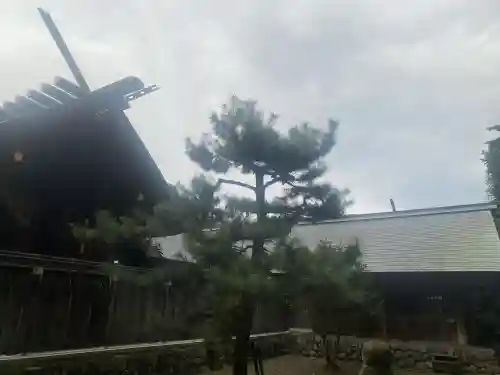 伊曽乃神社の{uncategorized: "未分類", other: "その他", undefined: "問題あり", building: "その他建物", grave: "お墓", sacred_gate: "鳥居", guardian: "狛犬", statue: "像", buddha: "仏像", history: "歴史", nature: "自然", garden: "庭園", animal: "動物", pagoda: "塔", temizu: "手水舎", mountain_gate: "山門・神門", sanctuary: "本殿・本堂", subordinate: "末社・摂社", art: "芸術", scenery: "景色", jizo: "地蔵", ema: "絵馬", goshuin: "御朱印", omikuji: "おみくじ", items: "授与品その他", amulet: "お守り", goshuincho: "御朱印帳", eats: "食事", festival: "お祭り", votive_dance: "神楽", shichigosan: "七五三参", wedding: "結婚式", experience: "体験その他", initially: "初詣", around: "周辺", anti_infection: "感染症対策"}