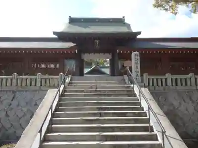 岡田神社の山門・神門
