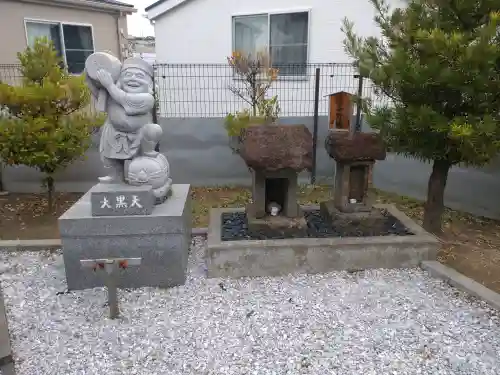 高谷大神宮の{uncategorized: "未分類", other: "その他", undefined: "問題あり", building: "その他建物", grave: "お墓", sacred_gate: "鳥居", guardian: "狛犬", statue: "像", buddha: "仏像", history: "歴史", nature: "自然", garden: "庭園", animal: "動物", pagoda: "塔", temizu: "手水舎", mountain_gate: "山門・神門", sanctuary: "本殿・本堂", subordinate: "末社・摂社", art: "芸術", scenery: "景色", jizo: "地蔵", ema: "絵馬", goshuin: "御朱印", omikuji: "おみくじ", items: "授与品その他", amulet: "お守り", goshuincho: "御朱印帳", eats: "食事", festival: "お祭り", votive_dance: "神楽", shichigosan: "七五三参", wedding: "結婚式", experience: "体験その他", initially: "初詣", around: "周辺", anti_infection: "感染症対策"}