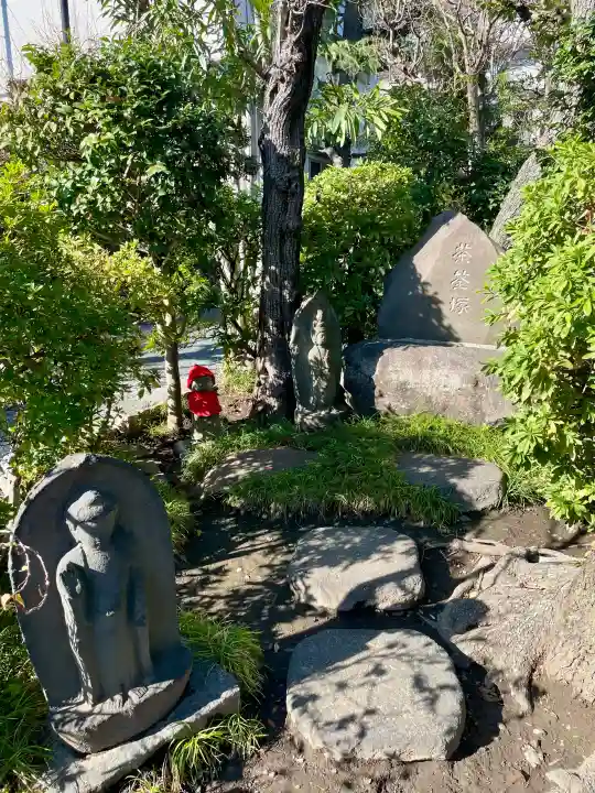 浄正寺の{uncategorized: "未分類", other: "その他", undefined: "問題あり", building: "その他建物", grave: "お墓", sacred_gate: "鳥居", guardian: "狛犬", statue: "像", buddha: "仏像", history: "歴史", nature: "自然", garden: "庭園", animal: "動物", pagoda: "塔", temizu: "手水舎", mountain_gate: "山門・神門", sanctuary: "本殿・本堂", subordinate: "末社・摂社", art: "芸術", scenery: "景色", jizo: "地蔵", ema: "絵馬", goshuin: "御朱印", omikuji: "おみくじ", items: "授与品その他", amulet: "お守り", goshuincho: "御朱印帳", eats: "食事", festival: "お祭り", votive_dance: "神楽", shichigosan: "七五三参", wedding: "結婚式", experience: "体験その他", initially: "初詣", around: "周辺", anti_infection: "感染症対策"}