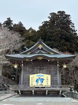 秋葉山本宮 秋葉神社 上社の{uncategorized: "未分類", other: "その他", undefined: "問題あり", building: "その他建物", grave: "お墓", sacred_gate: "鳥居", guardian: "狛犬", statue: "像", buddha: "仏像", history: "歴史", nature: "自然", garden: "庭園", animal: "動物", pagoda: "塔", temizu: "手水舎", mountain_gate: "山門・神門", sanctuary: "本殿・本堂", subordinate: "末社・摂社", art: "芸術", scenery: "景色", jizo: "地蔵", ema: "絵馬", goshuin: "御朱印", omikuji: "おみくじ", items: "授与品その他", amulet: "お守り", goshuincho: "御朱印帳", eats: "食事", festival: "お祭り", votive_dance: "神楽", shichigosan: "七五三参", wedding: "結婚式", experience: "体験その他", initially: "初詣", around: "周辺", anti_infection: "感染症対策"}