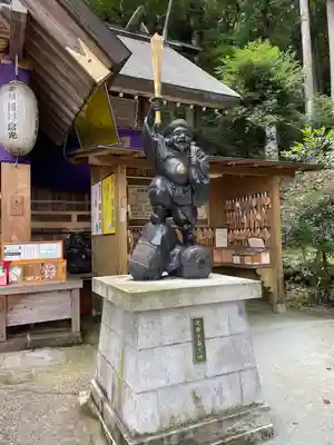 中之嶽神社の像