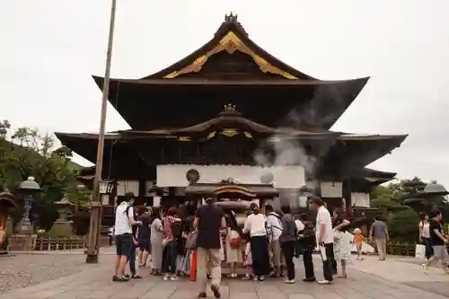 善光寺の本殿・本堂