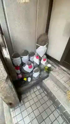 鍛治町観音堂の{uncategorized: "未分類", other: "その他", undefined: "問題あり", building: "その他建物", grave: "お墓", sacred_gate: "鳥居", guardian: "狛犬", statue: "像", buddha: "仏像", history: "歴史", nature: "自然", garden: "庭園", animal: "動物", pagoda: "塔", temizu: "手水舎", mountain_gate: "山門・神門", sanctuary: "本殿・本堂", subordinate: "末社・摂社", art: "芸術", scenery: "景色", jizo: "地蔵", ema: "絵馬", goshuin: "御朱印", omikuji: "おみくじ", items: "授与品その他", amulet: "お守り", goshuincho: "御朱印帳", eats: "食事", festival: "お祭り", votive_dance: "神楽", shichigosan: "七五三参", wedding: "結婚式", experience: "体験その他", initially: "初詣", around: "周辺", anti_infection: "感染症対策"}