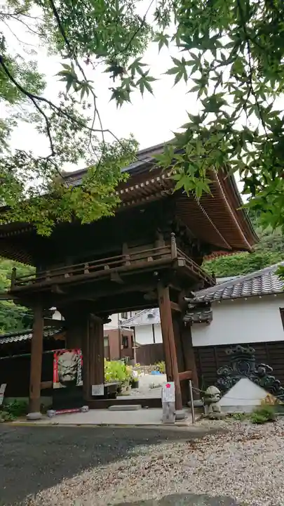 普門寺(切り絵御朱印発祥の寺)の山門・神門