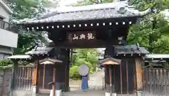 龍興山臨江寺の山門