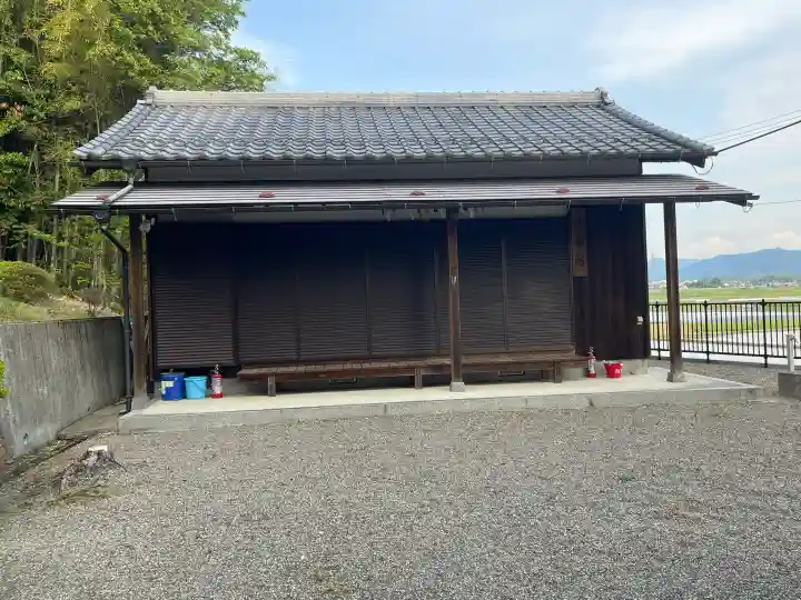 八幡神社 (山本)の{uncategorized: "未分類", other: "その他", undefined: "問題あり", building: "その他建物", grave: "お墓", sacred_gate: "鳥居", guardian: "狛犬", statue: "像", buddha: "仏像", history: "歴史", nature: "自然", garden: "庭園", animal: "動物", pagoda: "塔", temizu: "手水舎", mountain_gate: "山門・神門", sanctuary: "本殿・本堂", subordinate: "末社・摂社", art: "芸術", scenery: "景色", jizo: "地蔵", ema: "絵馬", goshuin: "御朱印", omikuji: "おみくじ", items: "授与品その他", amulet: "お守り", goshuincho: "御朱印帳", eats: "食事", festival: "お祭り", votive_dance: "神楽", shichigosan: "七五三参", wedding: "結婚式", experience: "体験その他", initially: "初詣", around: "周辺", anti_infection: "感染症対策"}