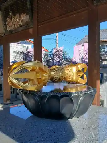 成田山川越別院の{uncategorized: "未分類", other: "その他", undefined: "問題あり", building: "その他建物", grave: "お墓", sacred_gate: "鳥居", guardian: "狛犬", statue: "像", buddha: "仏像", history: "歴史", nature: "自然", garden: "庭園", animal: "動物", pagoda: "塔", temizu: "手水舎", mountain_gate: "山門・神門", sanctuary: "本殿・本堂", subordinate: "末社・摂社", art: "芸術", scenery: "景色", jizo: "地蔵", ema: "絵馬", goshuin: "御朱印", omikuji: "おみくじ", items: "授与品その他", amulet: "お守り", goshuincho: "御朱印帳", eats: "食事", festival: "お祭り", votive_dance: "神楽", shichigosan: "七五三参", wedding: "結婚式", experience: "体験その他", initially: "初詣", around: "周辺", anti_infection: "感染症対策"}