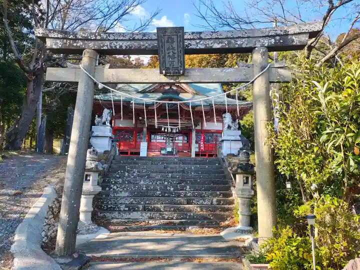 飯野川亀ヶ森八幡神社の{uncategorized: "未分類", other: "その他", undefined: "問題あり", building: "その他建物", grave: "お墓", sacred_gate: "鳥居", guardian: "狛犬", statue: "像", buddha: "仏像", history: "歴史", nature: "自然", garden: "庭園", animal: "動物", pagoda: "塔", temizu: "手水舎", mountain_gate: "山門・神門", sanctuary: "本殿・本堂", subordinate: "末社・摂社", art: "芸術", scenery: "景色", jizo: "地蔵", ema: "絵馬", goshuin: "御朱印", omikuji: "おみくじ", items: "授与品その他", amulet: "お守り", goshuincho: "御朱印帳", eats: "食事", festival: "お祭り", votive_dance: "神楽", shichigosan: "七五三参", wedding: "結婚式", experience: "体験その他", initially: "初詣", around: "周辺", anti_infection: "感染症対策"}
