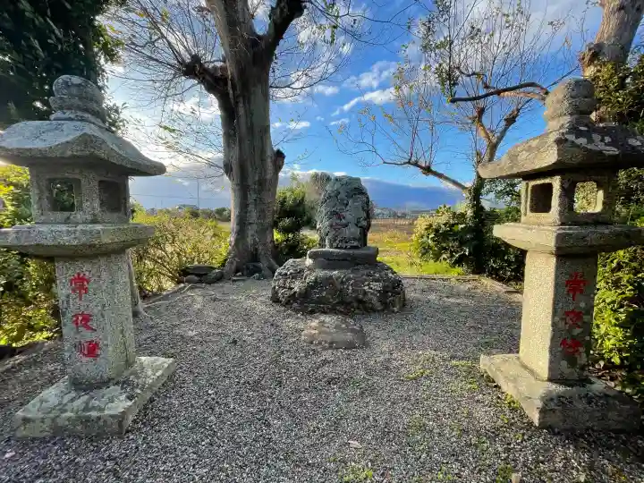 日和神社の{uncategorized: "未分類", other: "その他", undefined: "問題あり", building: "その他建物", grave: "お墓", sacred_gate: "鳥居", guardian: "狛犬", statue: "像", buddha: "仏像", history: "歴史", nature: "自然", garden: "庭園", animal: "動物", pagoda: "塔", temizu: "手水舎", mountain_gate: "山門・神門", sanctuary: "本殿・本堂", subordinate: "末社・摂社", art: "芸術", scenery: "景色", jizo: "地蔵", ema: "絵馬", goshuin: "御朱印", omikuji: "おみくじ", items: "授与品その他", amulet: "お守り", goshuincho: "御朱印帳", eats: "食事", festival: "お祭り", votive_dance: "神楽", shichigosan: "七五三参", wedding: "結婚式", experience: "体験その他", initially: "初詣", around: "周辺", anti_infection: "感染症対策"}