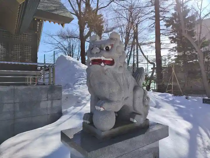 信濃神社の狛犬
