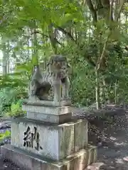 薦神社の狛犬