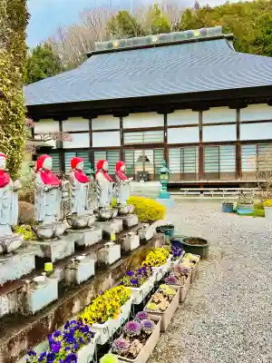 長興寺の{uncategorized: "未分類", other: "その他", undefined: "問題あり", building: "その他建物", grave: "お墓", sacred_gate: "鳥居", guardian: "狛犬", statue: "像", buddha: "仏像", history: "歴史", nature: "自然", garden: "庭園", animal: "動物", pagoda: "塔", temizu: "手水舎", mountain_gate: "山門・神門", sanctuary: "本殿・本堂", subordinate: "末社・摂社", art: "芸術", scenery: "景色", jizo: "地蔵", ema: "絵馬", goshuin: "御朱印", omikuji: "おみくじ", items: "授与品その他", amulet: "お守り", goshuincho: "御朱印帳", eats: "食事", festival: "お祭り", votive_dance: "神楽", shichigosan: "七五三参", wedding: "結婚式", experience: "体験その他", initially: "初詣", around: "周辺", anti_infection: "感染症対策"}