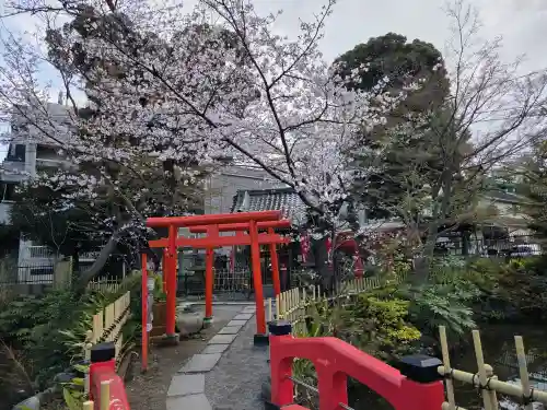 瀧泉寺（目黒不動尊）の{uncategorized: "未分類", other: "その他", undefined: "問題あり", building: "その他建物", grave: "お墓", sacred_gate: "鳥居", guardian: "狛犬", statue: "像", buddha: "仏像", history: "歴史", nature: "自然", garden: "庭園", animal: "動物", pagoda: "塔", temizu: "手水舎", mountain_gate: "山門・神門", sanctuary: "本殿・本堂", subordinate: "末社・摂社", art: "芸術", scenery: "景色", jizo: "地蔵", ema: "絵馬", goshuin: "御朱印", omikuji: "おみくじ", items: "授与品その他", amulet: "お守り", goshuincho: "御朱印帳", eats: "食事", festival: "お祭り", votive_dance: "神楽", shichigosan: "七五三参", wedding: "結婚式", experience: "体験その他", initially: "初詣", around: "周辺", anti_infection: "感染症対策"}