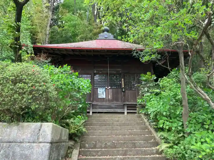 円照寺の{uncategorized: "未分類", other: "その他", undefined: "問題あり", building: "その他建物", grave: "お墓", sacred_gate: "鳥居", guardian: "狛犬", statue: "像", buddha: "仏像", history: "歴史", nature: "自然", garden: "庭園", animal: "動物", pagoda: "塔", temizu: "手水舎", mountain_gate: "山門・神門", sanctuary: "本殿・本堂", subordinate: "末社・摂社", art: "芸術", scenery: "景色", jizo: "地蔵", ema: "絵馬", goshuin: "御朱印", omikuji: "おみくじ", items: "授与品その他", amulet: "お守り", goshuincho: "御朱印帳", eats: "食事", festival: "お祭り", votive_dance: "神楽", shichigosan: "七五三参", wedding: "結婚式", experience: "体験その他", initially: "初詣", around: "周辺", anti_infection: "感染症対策"}