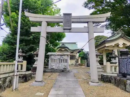 新屋社の鳥居