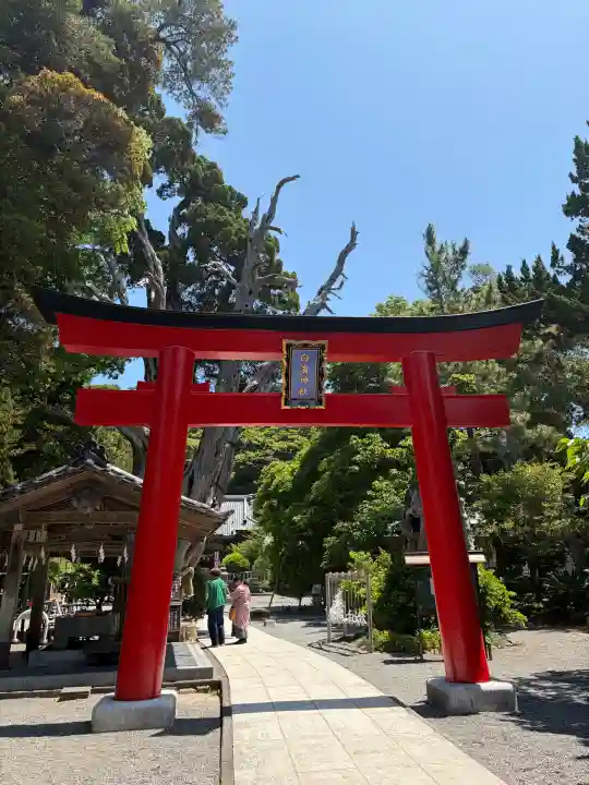 伊古奈比咩命神社の{uncategorized: "未分類", other: "その他", undefined: "問題あり", building: "その他建物", grave: "お墓", sacred_gate: "鳥居", guardian: "狛犬", statue: "像", buddha: "仏像", history: "歴史", nature: "自然", garden: "庭園", animal: "動物", pagoda: "塔", temizu: "手水舎", mountain_gate: "山門・神門", sanctuary: "本殿・本堂", subordinate: "末社・摂社", art: "芸術", scenery: "景色", jizo: "地蔵", ema: "絵馬", goshuin: "御朱印", omikuji: "おみくじ", items: "授与品その他", amulet: "お守り", goshuincho: "御朱印帳", eats: "食事", festival: "お祭り", votive_dance: "神楽", shichigosan: "七五三参", wedding: "結婚式", experience: "体験その他", initially: "初詣", around: "周辺", anti_infection: "感染症対策"}