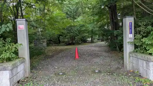 帯廣神社の庭園