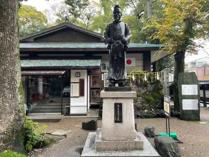護王神社の像