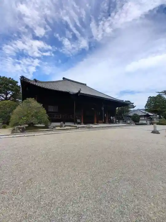 西大寺の本殿・本堂